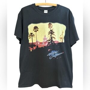 Eagles Hotel California 2018 Tour T-Shirt SZ L
Short Sleeve Tee